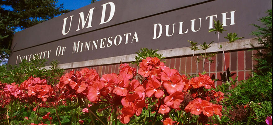 University of Minnesota Duluth entrance sign.